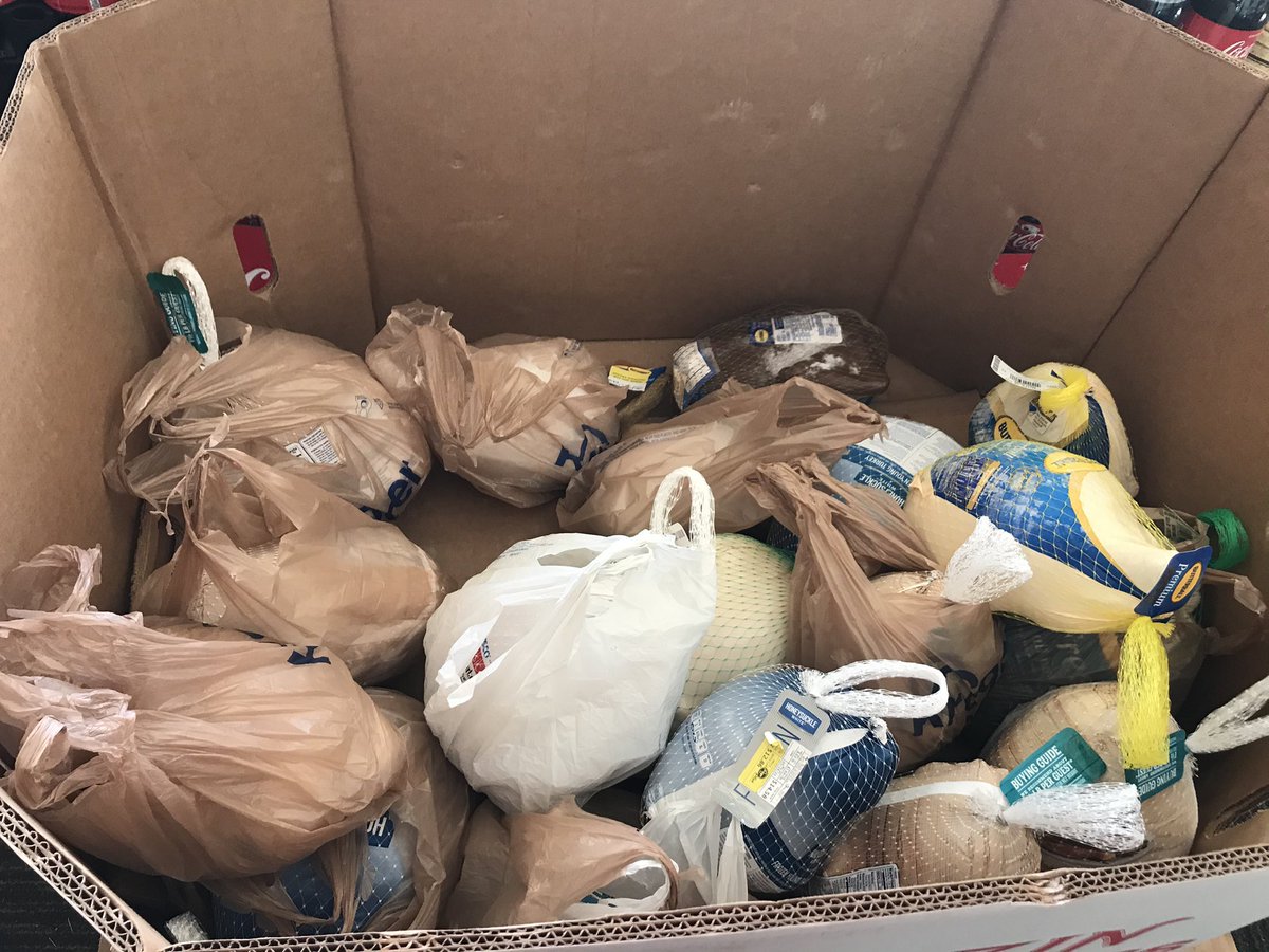 ShaleekaP's tweet image. TURKEY DRIVE 16: We now have 17 turkeys and $99 donated at the Kroger in Clinton! Let’s continue making the number of donations higher.