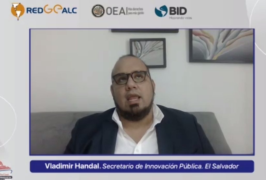 Isaac_Maya's tweet photo. @VladimirHandal liderando el gob. digital y modernizacion del estado. Buscando reducir costos, mejorar servicios y mejorar la economia en general @RedgealcO https://t.co/k7LyRudAP2