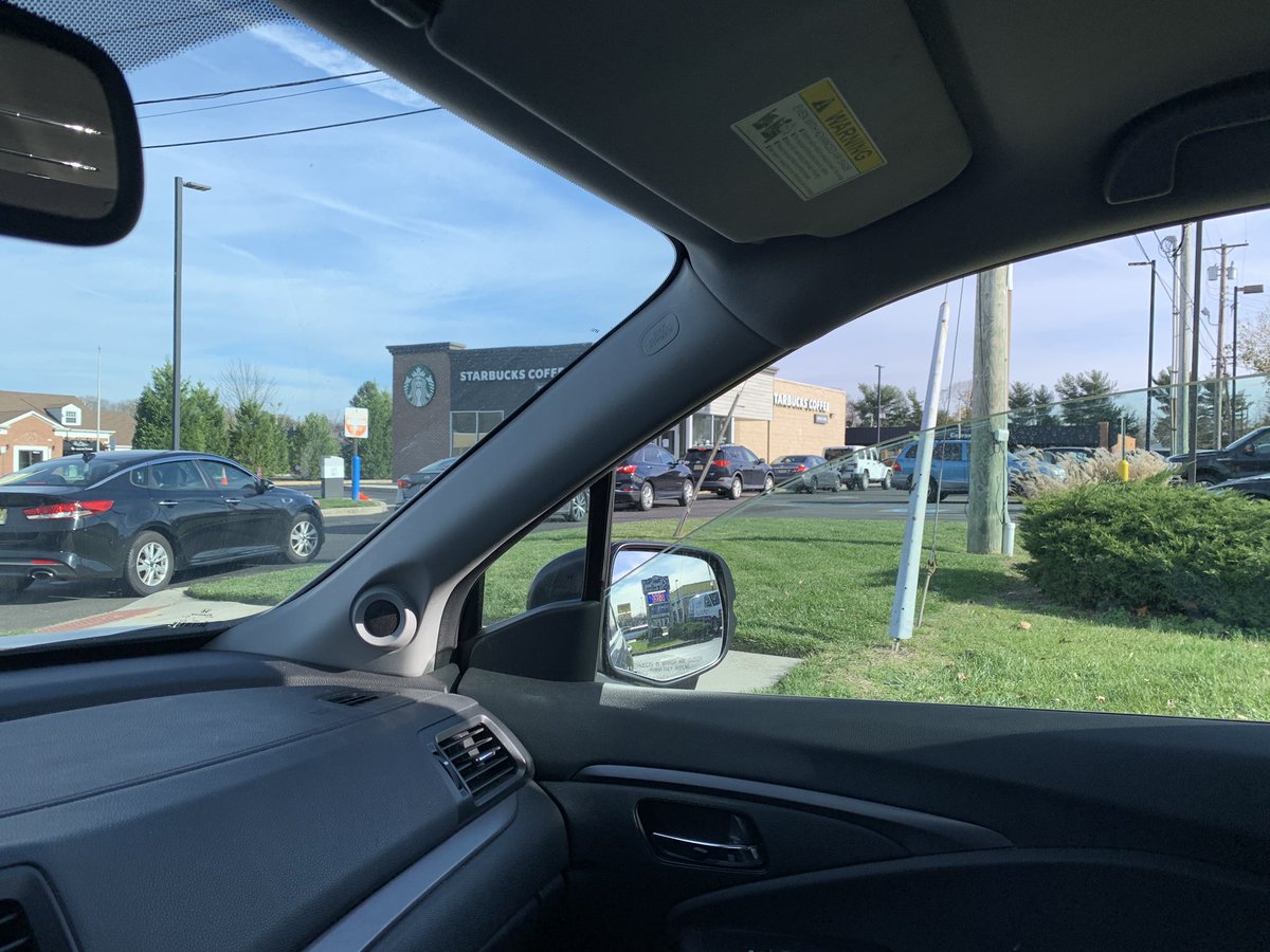 SarBmy's tweet photo. @Starbucks i get it, we all love you but if you’re going to force me to use the drive through line for a mobile pickup you should tell us at the time of ordering!!! I don’t have time to wait in line hence the mobile order! #letmecancelmyorder https://t.co/CctKHwOqMq