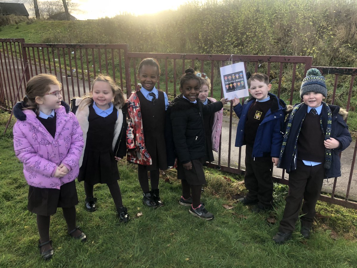 missdevine10's tweet photo. Primary 1 enjoyed a wonderful book hunt outside this morning. Using clues they worked out what book to look for 📚Thank you  @MccomishMrs #ScotBookWeek https://t.co/DhXz2gQhow