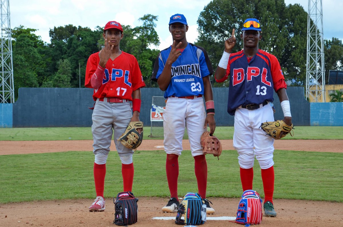 DPLBaseball's tweet photo. Ganadores de la competición de habilidades defensivas.
1ro: Wilber Francisca
2do: Capri Ortiz
3ro: Gerson Coca
Más adelante los videos estarán disponibles en nuestro canal de YouTube.
#DPL #DPLElite #DPLBaseball https://t.co/ppjfHFArIP