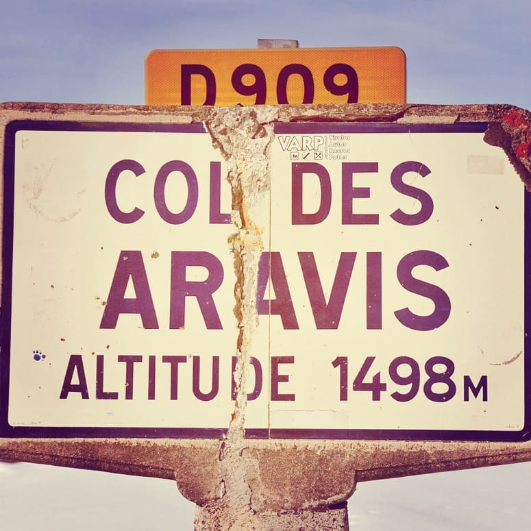 CharlyVandv's tweet photo. Les #routes les plus accidentés ne sont pas celles des #montagnes mais celle du cœur des hommes 🤍⛰️🤍⛰️🤍⛰️🤍
#cityscape #lesalpes #lesaravis #coldesaravis #savoie #laclusaz #lagiettaz #laclusazskiresort #timemegevemontblanc #megeve #montblanc #frenchalps #richardcarapaz #l… https://t.co/InZ8f5LgTK