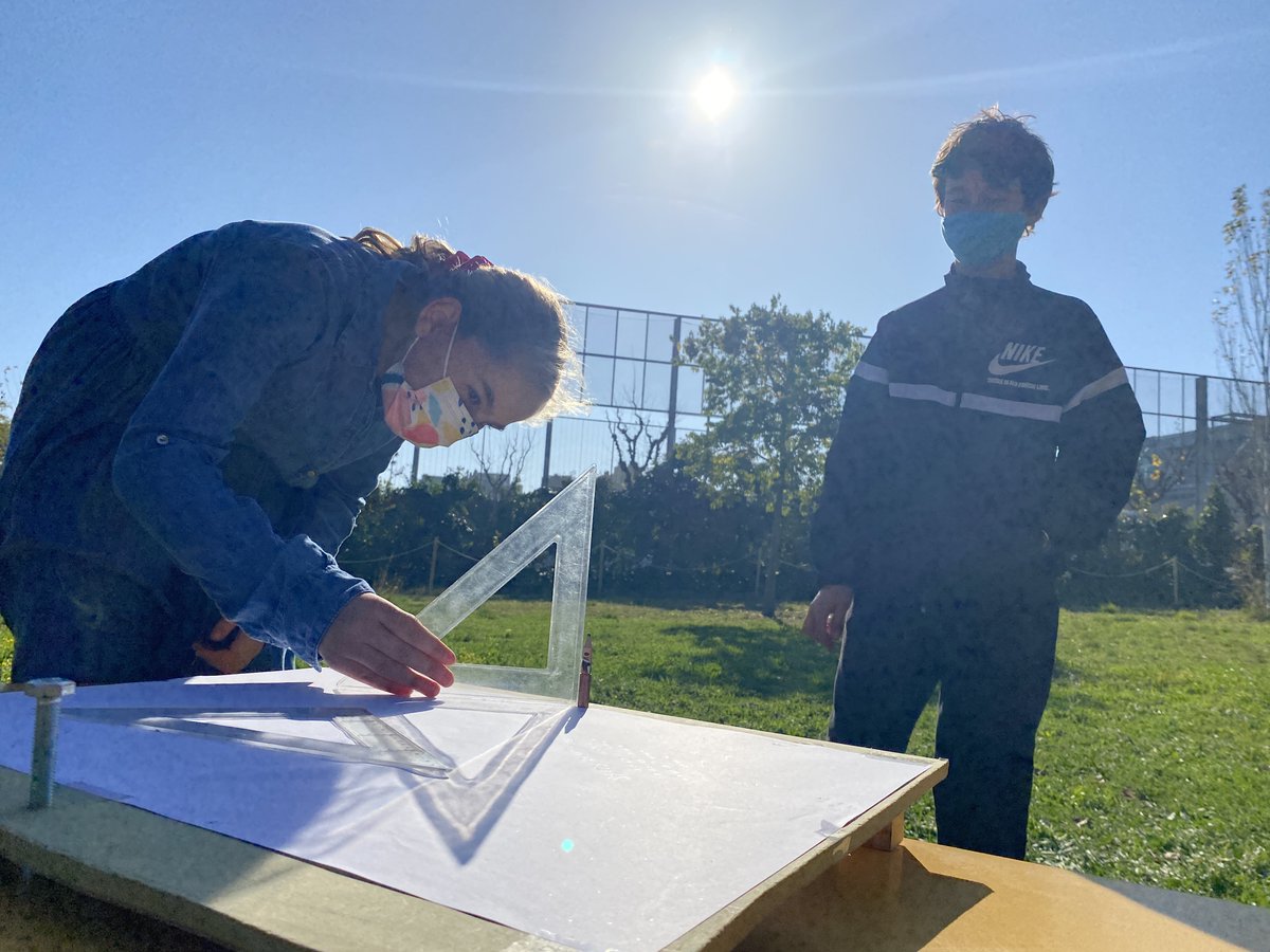 Llor_Fundacio's tweet photo. Projecte:l'observació del #Sol☀️
L'alumnat de 1r d'ESO ha estat enregistrant els moviments del Sol al llarg del dia☀️
#Llor | #ESOLlor | #MACITEC | #InteligènciesMúltiplesLlor | #ProjectesLlor | #Campiri https://t.co/zrFEvdUHkp