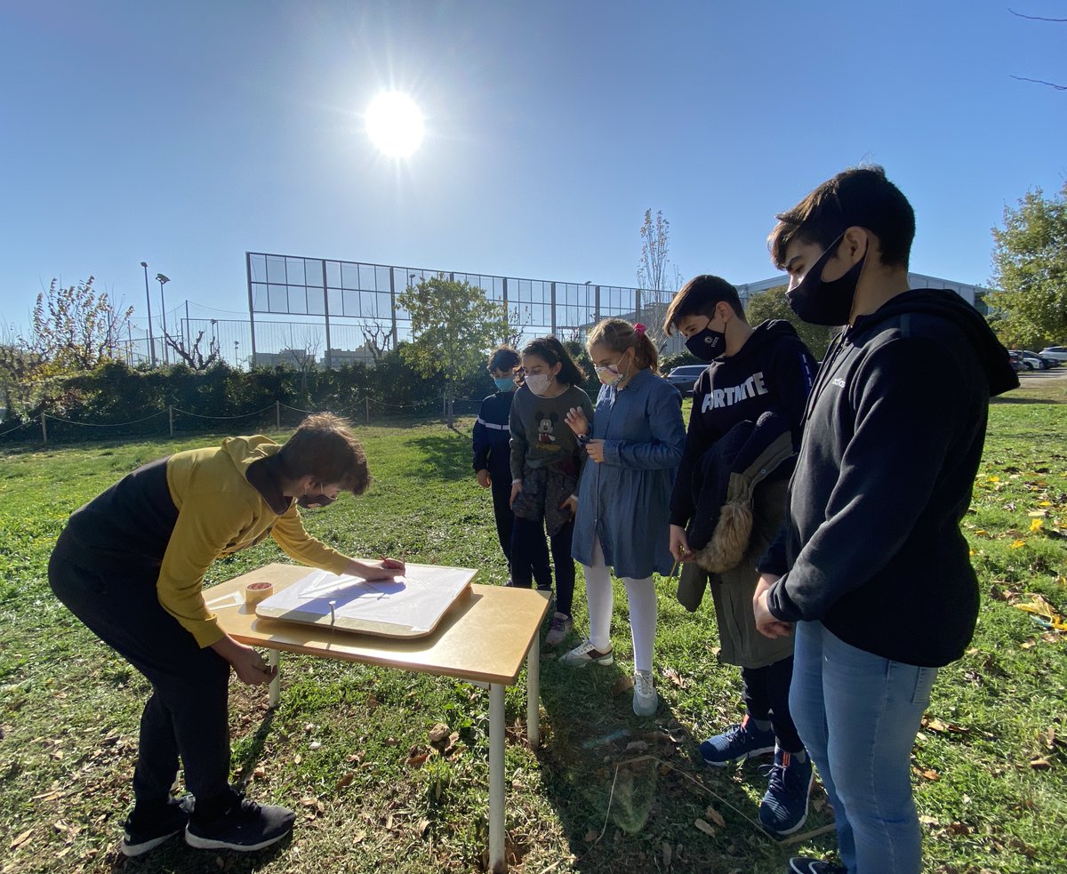 Llor_Fundacio's tweet photo. Projecte:l'observació del #Sol☀️
L'alumnat de 1r d'ESO ha estat enregistrant els moviments del Sol al llarg del dia☀️
#Llor | #ESOLlor | #MACITEC | #InteligènciesMúltiplesLlor | #ProjectesLlor | #Campiri https://t.co/zrFEvdUHkp