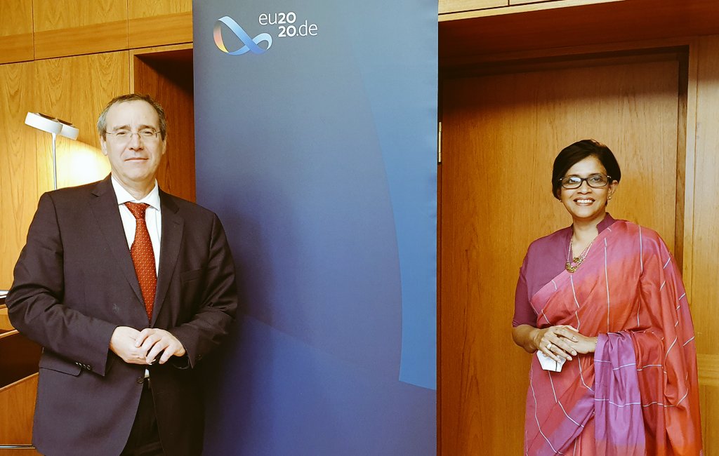 MiguelBergerAA's tweet photo. Met new Amb. of #SriLanka to Germany, H.E. @ManoriUnambuwe. So many great ideas for fostering 🇩🇪- 🇱🇰 relations, be it in energy policy, environment, trade, tourism or vocational training. Looking forward to working with you on the follow-up! @GermanySrilanka @GermanyinSL https://t.co/CxyqryNnO0