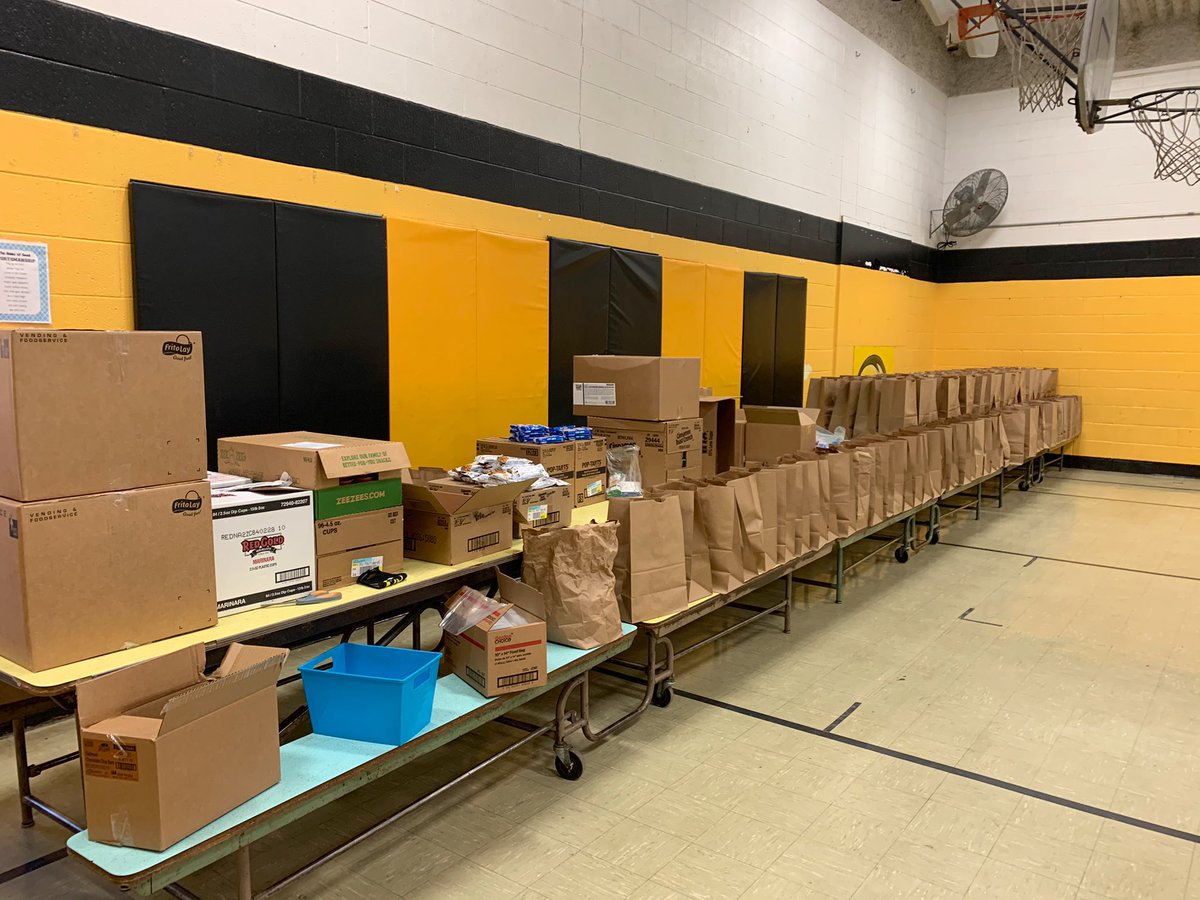 BuckeyeElem's tweet photo. Our @RiversideMeals is amazing!  Check out this behind the scenes look at our dedicated kitchen staff. They’ve been busy preparing each Thursday for meal pickups at Buckeye every Friday. We are thankful for their hard work. 🍎 🥪 🥛 https://t.co/J6I56ScPKm