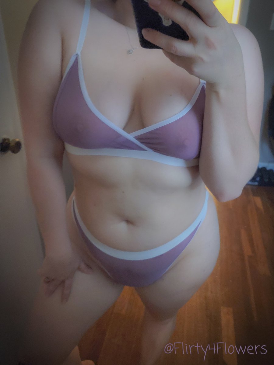Onlyforfans1's tweet photo. Oh baby have you heard 
@Flirty4Flowers_  #onlyfans #makeyoucum #amazingbody 

Is having her next 6 subs at only $5 

I was lucky to see what was on offer and my god its 🤤💦😍 

Check link below and make sure to sub 
👇👇👇👇👇👇👇👇👇👇
https://t.co/FwuFsolFx8 https://t.co/LDD0QBIgGJ