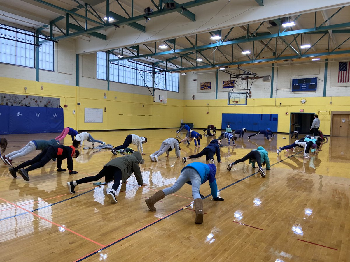 DiamondPEstaff's tweet photo. Day 4 of the Planksgiving Challenge 6th graders getting after the #plankjack #DiamondMiddleSchool https://t.co/wZXAvDrygj