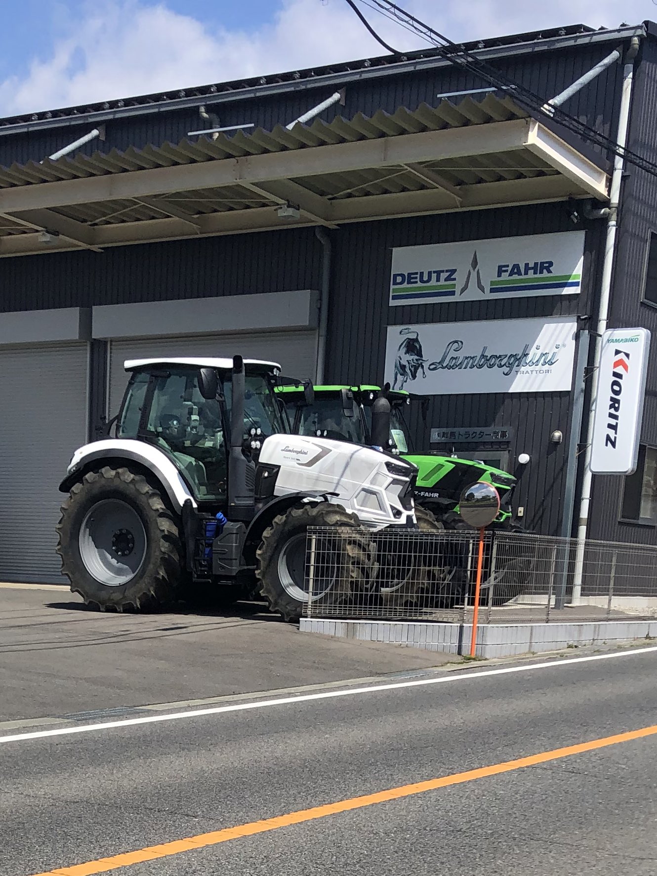 Twitter 上的 むかあす ランボルギーニのトラクターはかっこいいと思うけど 日本 特に本州 だと何か特別だったりとかじゃないのに Oemなのに ランボだからって注目されがちなのは 農機好きとしてはなんだかなあ T Co Xzh52tgcbh Twitter