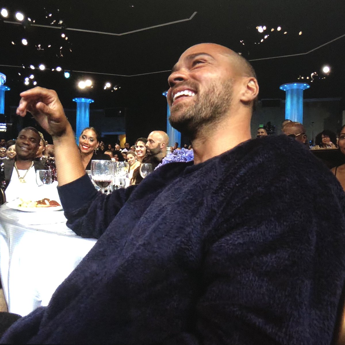 Ayde722's tweet photo. @iJesseWilliams having a good o’l time at #DefComedyJam25!! It was a blast! #90swereawsome https://t.co/fIw0WvVl5e
