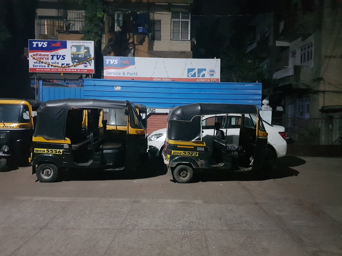 rathodkaran07's tweet photo. @CPPuneCity @PuneCityTraffic  Hello, the residents of Ekbote Colony (behind 7 loves chowk), are really feed up of the commercial vehicle being parked in this area.
The problem here is all the other stuffs going on the vehicle like liqueur party, playing cards, etc. https://t.co/1NuJuRll1P