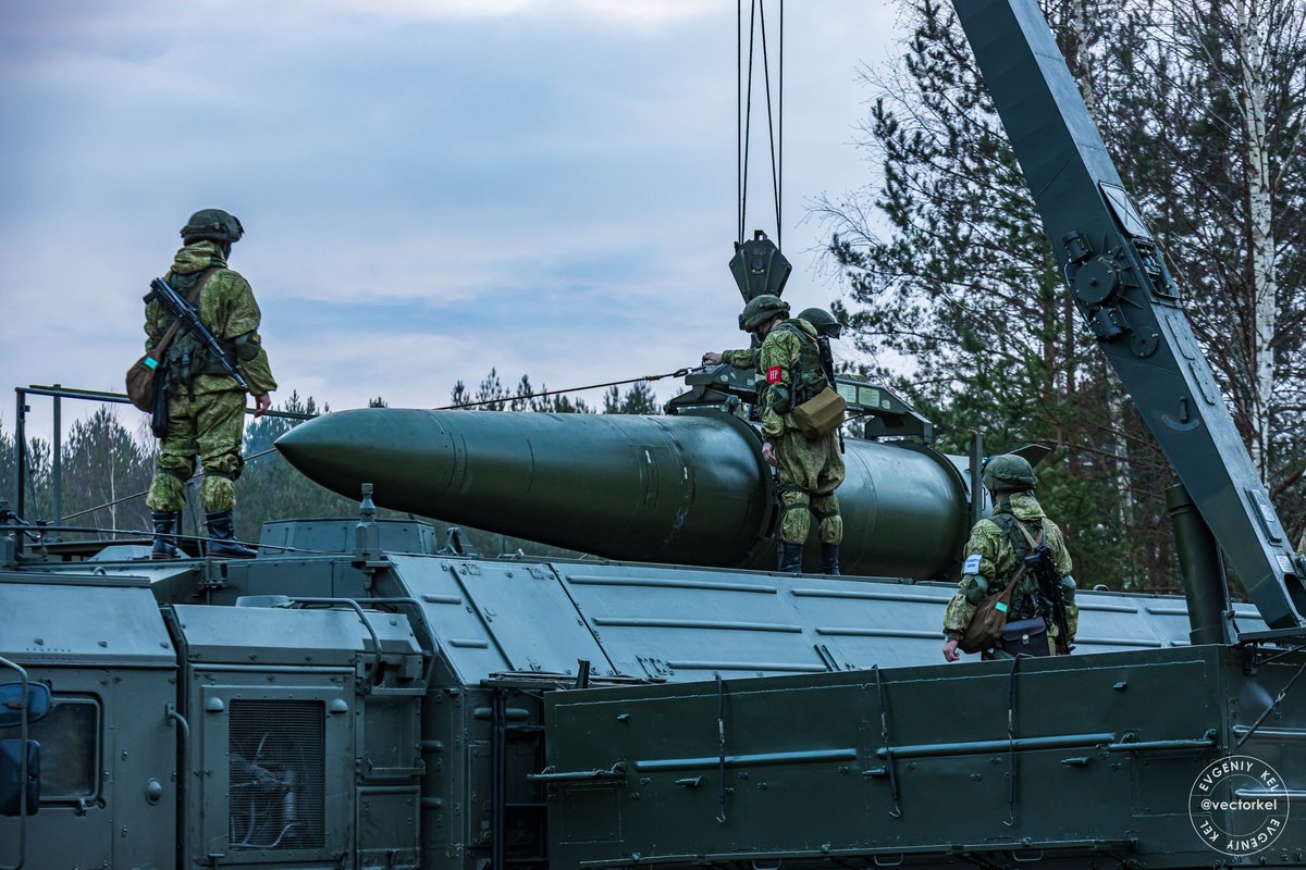 Awesome photoset of Iskander-M launcher and loader, and aeroballistic missile, exclusively received from Evgeniy Kel'.
