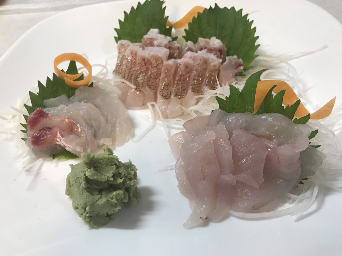 りっこ 鯛とうまづらはぎの刺身と 鯛飯です 魚をいちからさばいて料理するのは大変ですが ツイキャスのリスナーさんに教わりながらなんとか出来ましたv V おうちごはん りっこ 鯛とうまづらはぎの刺身と 鯛飯です 魚をいちからさばいて料理するのは大変ですが ツイキャスのリスナーさんに教わりながらなんとか出来ましたv V おうちごはん