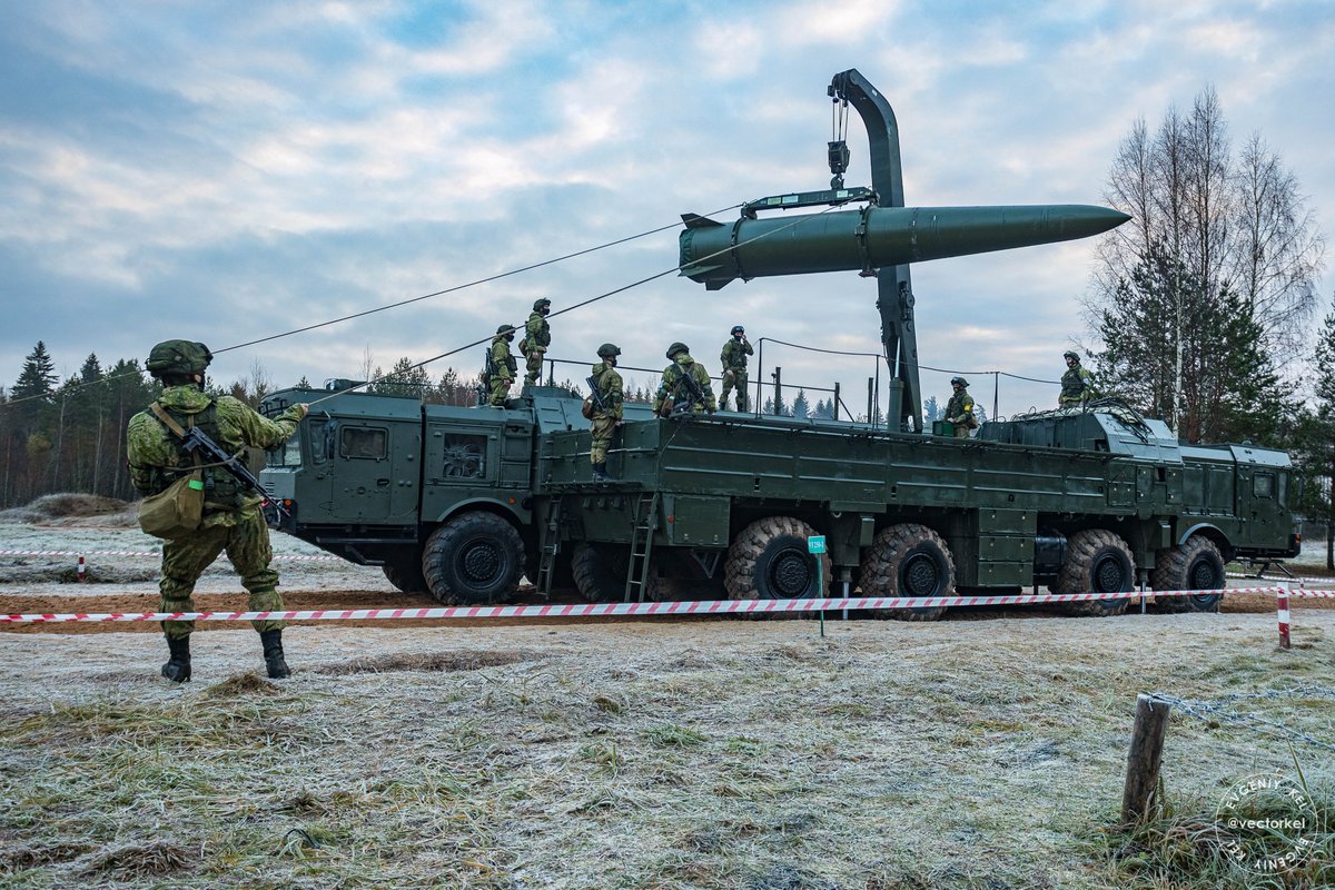 Awesome photoset of Iskander-M launcher and loader, and aeroballistic missile, exclusively received from Evgeniy Kel'.