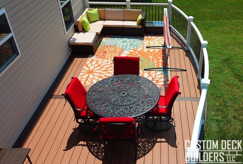 Are you thinking about cutting costs and using a cheap material for your new deck? Here's why that's not a good idea. 

customdeckbuildersllc.com/why-quality-de…