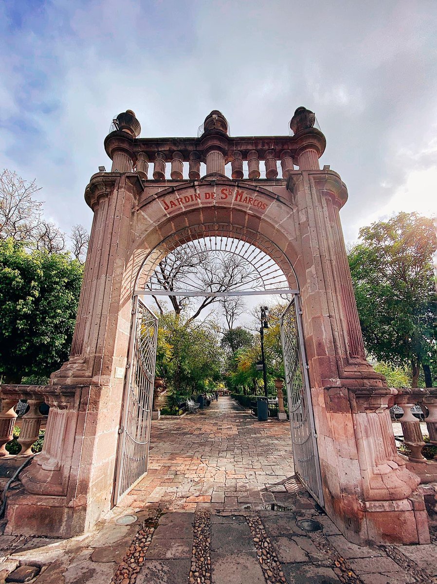 Aguascalientes's tweet photo. Buenos días desde el Jardín de San Marcos, todos tenemos una historia dentro de la balaustrada de este hermoso lugar. ¿Cuál es la tuya? https://t.co/SirsweFiHy