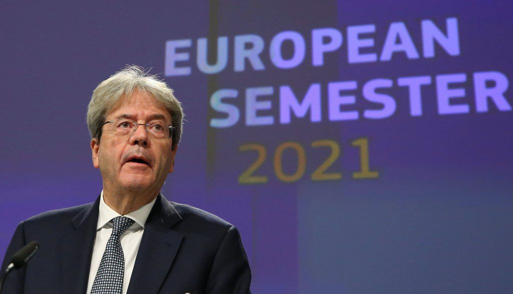 krisvranken's tweet photo. Verstop je thuis, gordijnen dicht en misschien gaat het vanzelf wel weg... EU zet België nu echt bij de Club Med-landen: met 11,2% tekort na Spanje slechtste begroting van heel Europa - Business AM https://t.co/bCiYcTgqvw https://t.co/bZFSWqRNxi