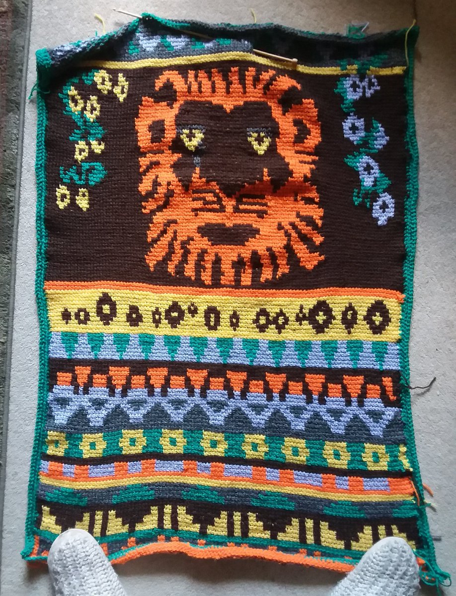 Sue_T2O's tweet photo. Ignore the toes.. this is the finished blanket. Needs a backing, but I'm chuffed with it! 
#OTsWhoCraft #OTsWhoCrochet #TunisianCrochet 
If anyone is interested in commissioning something similar, pm me.
I have 💚d doing it. https://t.co/J2Zys8V7ez