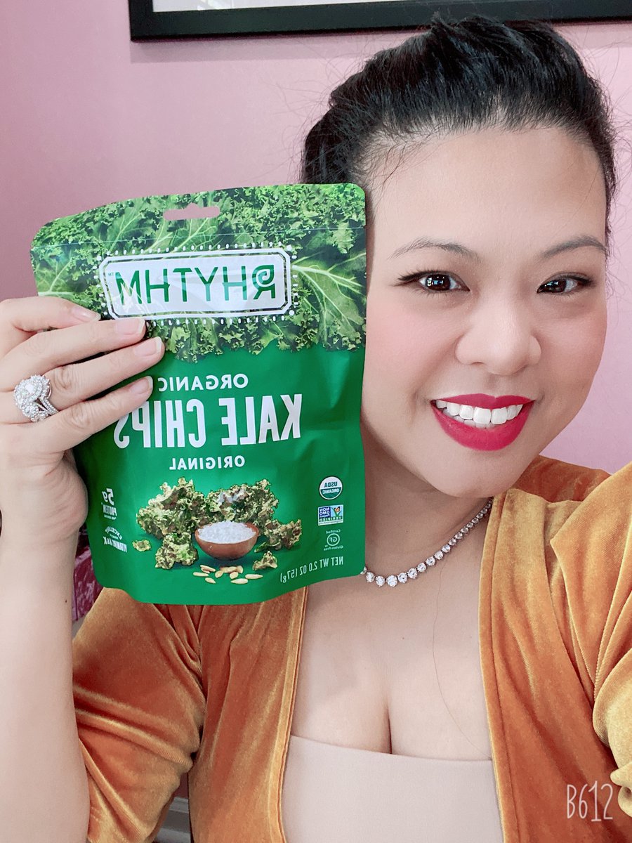 ladyleet's tweet image. Have you ever had kale chips? One of my fave snacks you should try! 🥰 #snackoverflow