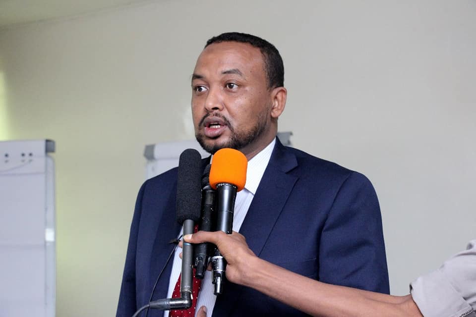 Yjeoa's tweet photo. From the corrupt elite, the mayor of Hargeisa , SOLTELCO, says that all the players of the Maroodijeex Team will get a jobs & lands ,
I advise Him to go to the suburbs of city & The city center, as well as the new Hargeisa neighborhood, to see how people live there https://t.co/rlDzAVKrnb