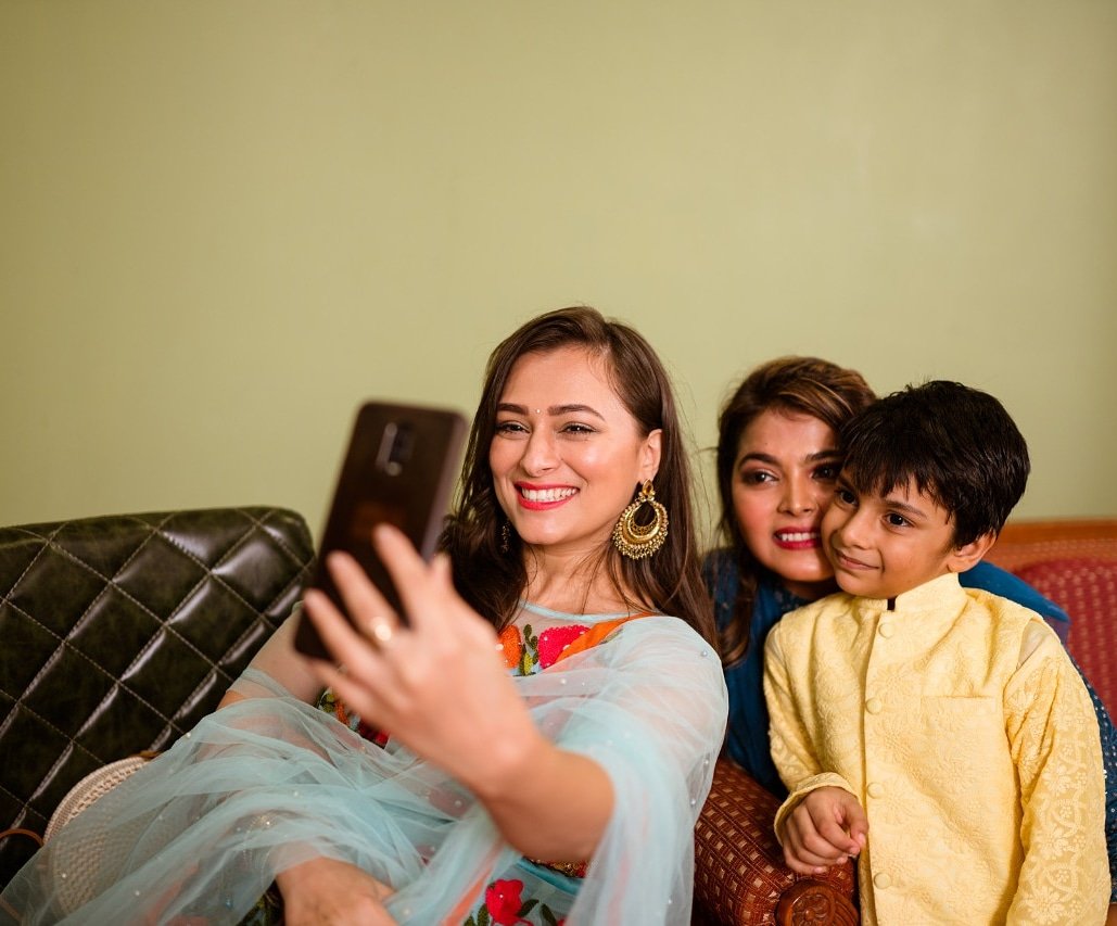 SumedhaKarmahe's tweet photo. @SanaOfficial02 ❤️
#LockdownWeddings #mandatoryselfie #bridesteam https://t.co/5s8ojLX6oA
