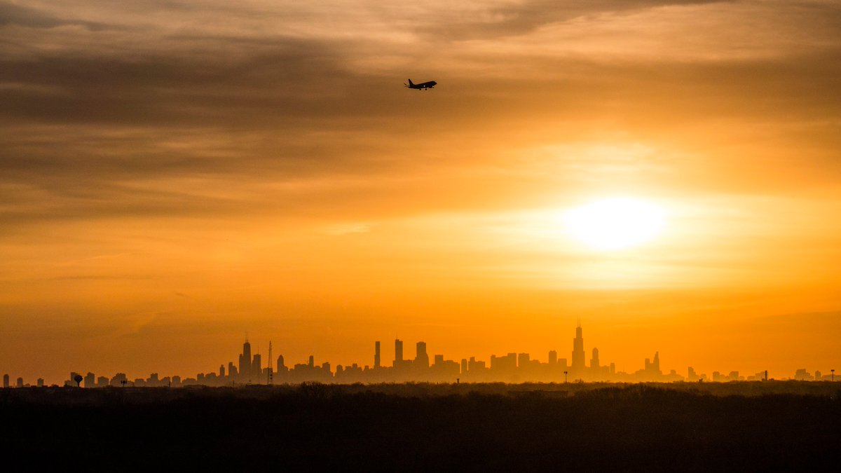 cshimala's tweet photo. Thursday's cloud filtered sunrise with an O'Hare inbound flight over the skyline. Anyone remember what it was like to fly? I've been grounded since March. #ilwx #chicago https://t.co/SDky2aZVnt