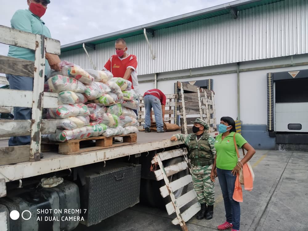 MercalOficial's tweet photo. #19Nov Desde @Mercal_Lara_ se despacharon 1.606 combos alimenticios para el "Instituto Nacional de Nutrición" y así dar cumplimiento al Plan de Vulnerabilidad en el estado Lara
.
#CLAPEnVanguardia https://t.co/X0ElSo77MO