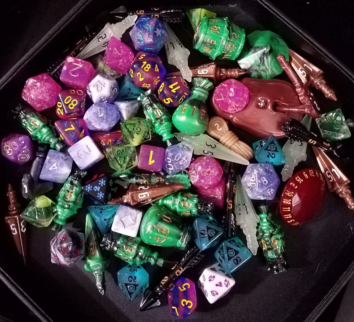SunDnDay's tweet photo. Dice for Rises Like The Stars, my Tabaxi Archaeologist Rogue.
#DnD #5e #DungeonsAndDragons #DnD5e #RPG #Dice #DicePorn #DiceAddict #DiceHoard #ILoveDice #YearOfTheCrit #HandmadeDice #DicePalette #DamageDice #CheshireCat #Tabaxi #Rogue #TabaxiRogue https://t.co/BkUVBbaLz2
