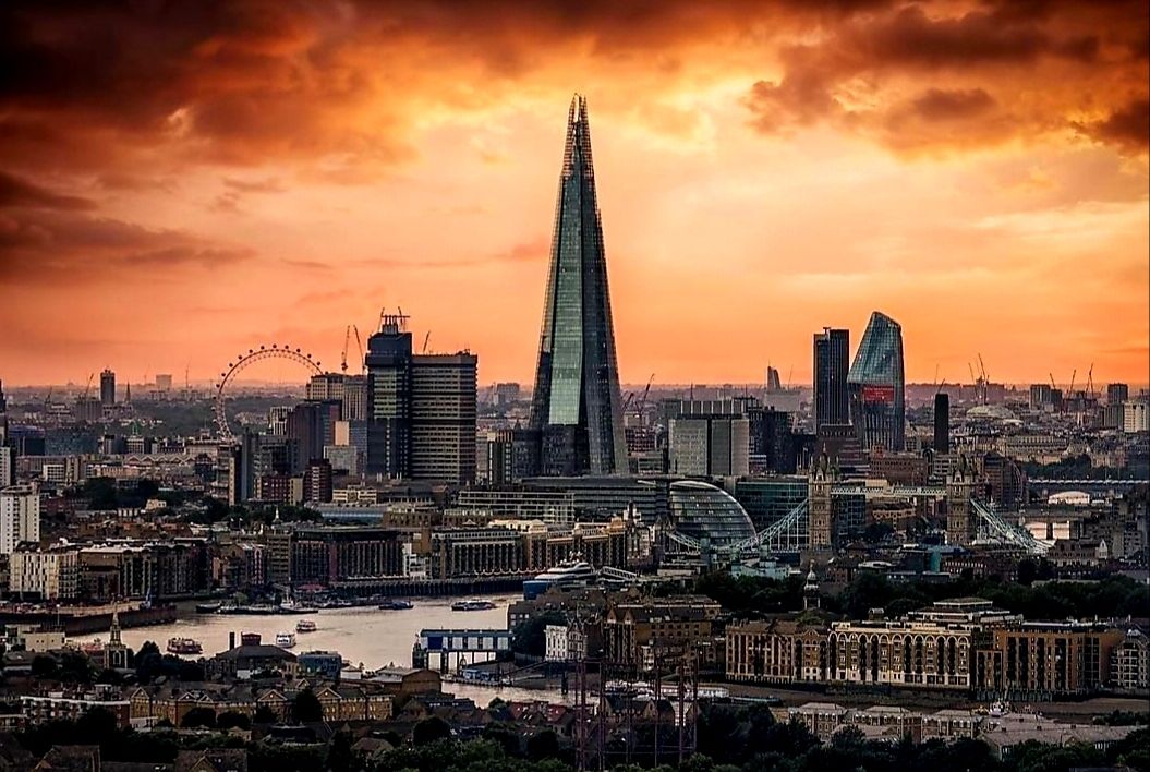 The view that never gets old! Winter in London has a charm of its own, with the amazing sunsets from our 37th floor terrace offering the perfect backdrop to your festive celebrations. 

We look forward to sharing this view with you when we open again in December! 🌇❤️