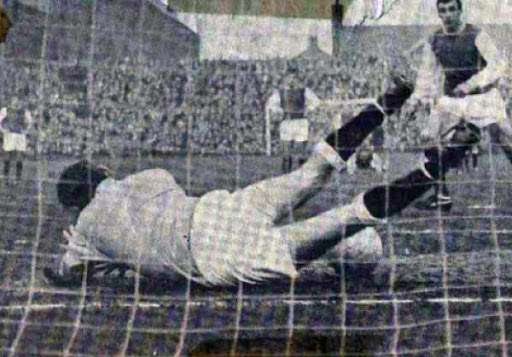 Le buteur local est Jock Buchanan. Il rentre ainsi dans l'histoire de son club et du football britannique comme étant le premier buteur lors d'un match européen sur le sol de la Grande Bretagne.