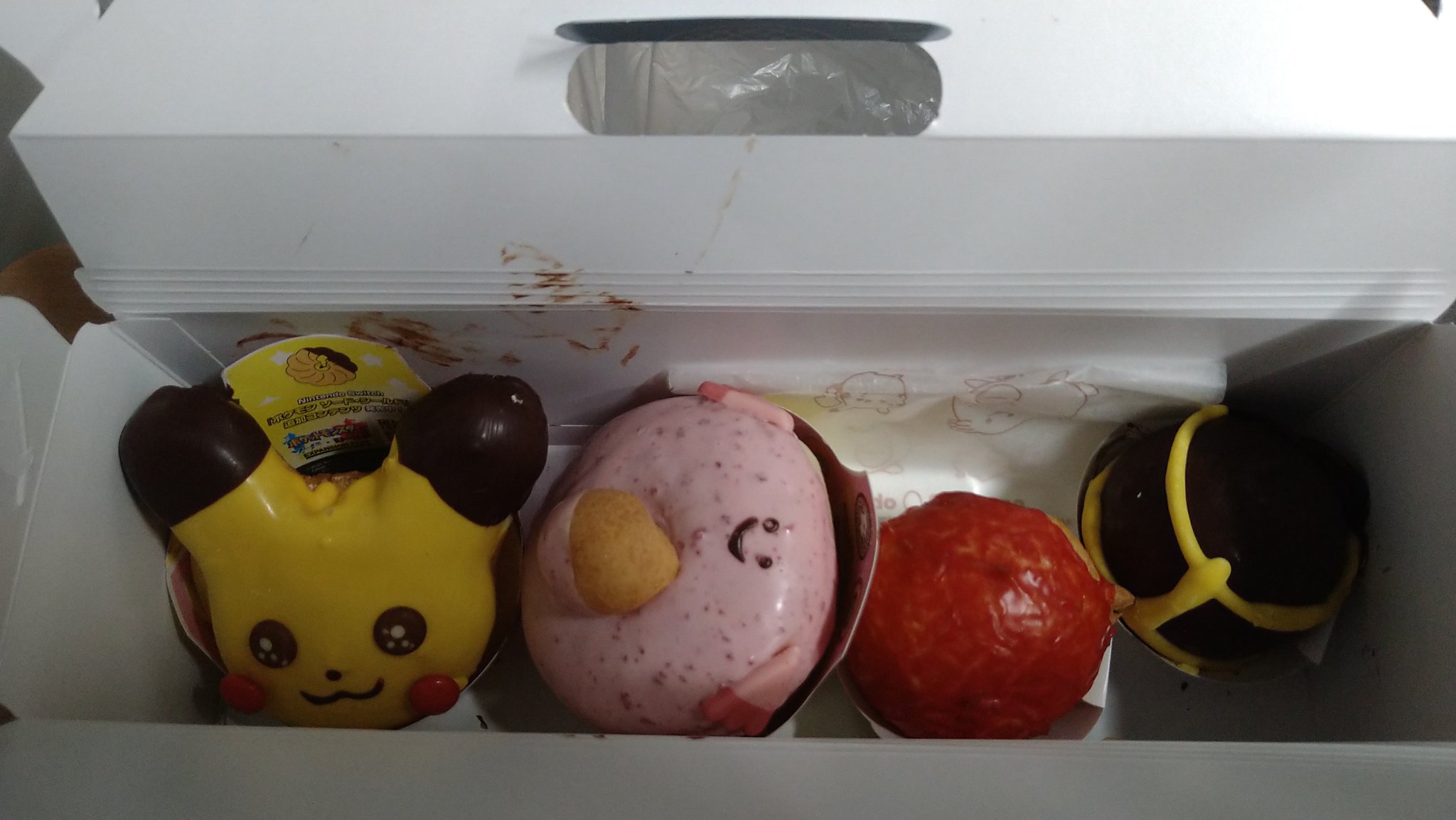 Korisu ミスドの店員さんへ ピカチュウはこっち向きに入れましょう じゃないとピカチュウに10万ボルト されて ポケモンセンター行きでラッキーにお世話になります しかしこのミスド ゴム手袋で商品入れて お金もそのまま触ってた恐怖もう行かない Korisu ミスドの店員さんへ ピカチュウはこっち向きに入れましょう じゃないとピカチュウに10万ボルト されて ポケモンセンター行きでラッキーにお世話になります しかしこのミスド ゴム手袋で商品入れて お金もそのまま触ってた恐怖もう行かない