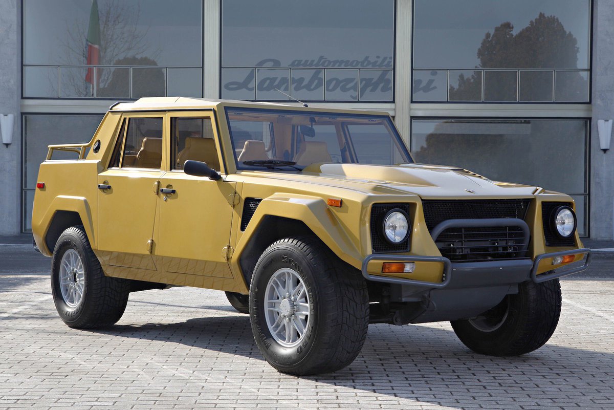 officialenzari's tweet photo. Is the Lamborghini LM002 a cooler classic than a Supercar? 🤔 https://t.co/p3pQKIkfQq #lamborghini #throwbackthursday #cars #amborghinilm002 #offoad #80s #enzari #italiancars 🇮🇹 https://t.co/Dybo3lWsUT