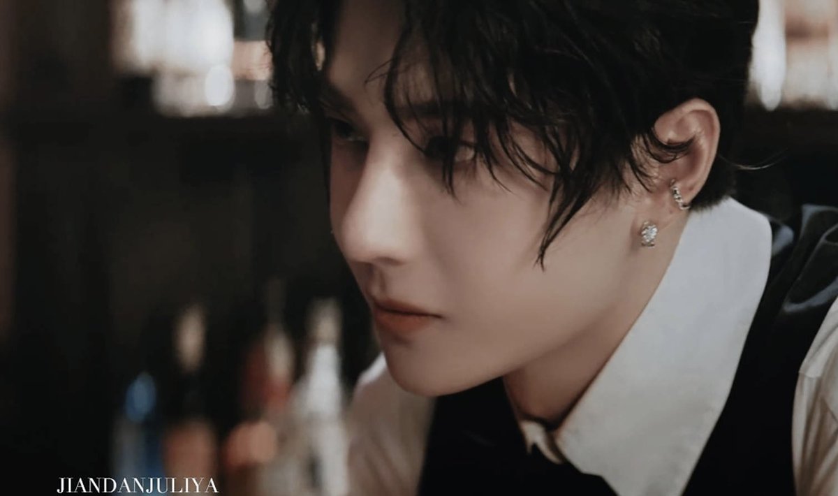 ตายกันไปข้าง ตายไปข้างวันนี้ ทรงผมต่างหู จมูก สายตา อี้ป๋ออออออออออว้อยยยยยยยยยยยยยยยยยยยยยย

Cr.煎蛋居莉亚