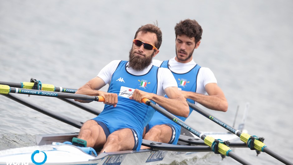 rowlytics's tweet photo. By the narrowest of margins: the lightweight men’s double https://t.co/u1aLE4sOW1 https://t.co/2zURAKnWht