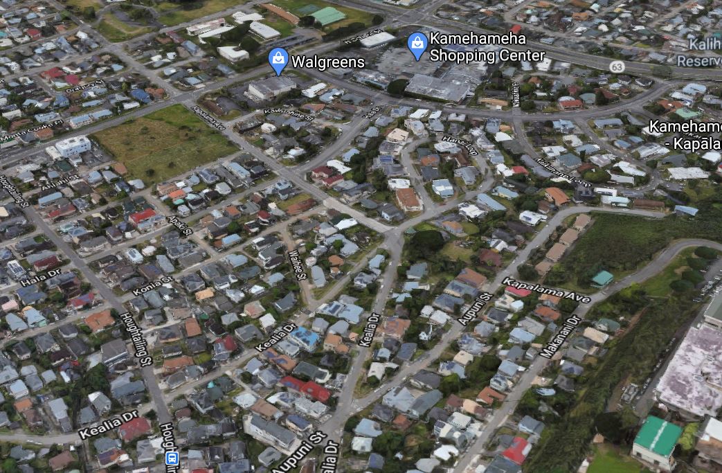 4/5 c)A built environment that is practically inaccessible without a car, but also offers ample car storage at nearly every destination: ex. LA, Tempe, Honolulu, Denver (regulation/transportation network problem)