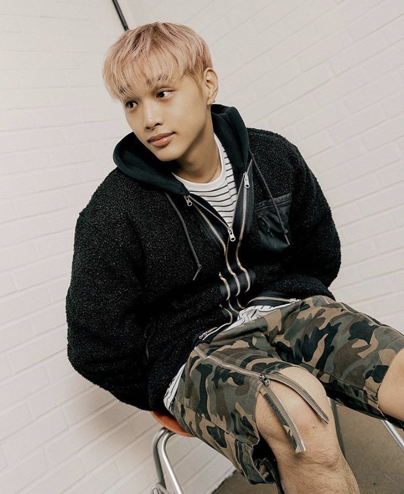 JAYWHIMSICAL's tweet photo. Make sure you buy every single color or design of Converse collection at your nearest store! Be extra and don’t let just one style define you. https://t.co/3Xn1IBT0Uf
