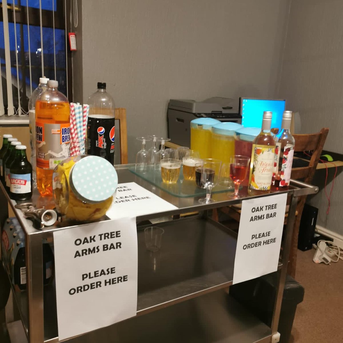 LinkageCT's tweet image. Linkage Care staff are pulling out all the stops to reduce anxieties and create fun, laughs and good memories for the people they support. 

On Saturday, our residential care home Oak Lodge was transformed into the Oak Tree Arms, complete with bar, food and entertainment. 👏👌🍻