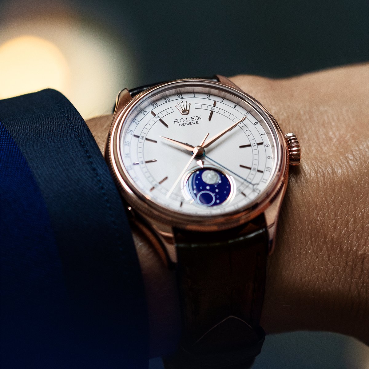 ManfrediJewels's tweet photo. rolex The classical watch. The Rolex Cellini Moonphase in 18 ct Everose gold, 39 mm case, white dial, leather strap bracelet. #Rolex #CelliniMoonphase #rolexwatches #rolexlover #rolexseadweller #rolexwatch #rolexcommunity #rolexaholics #rolexforum #rolexcollector https://t.co/4gHzKxhaOG