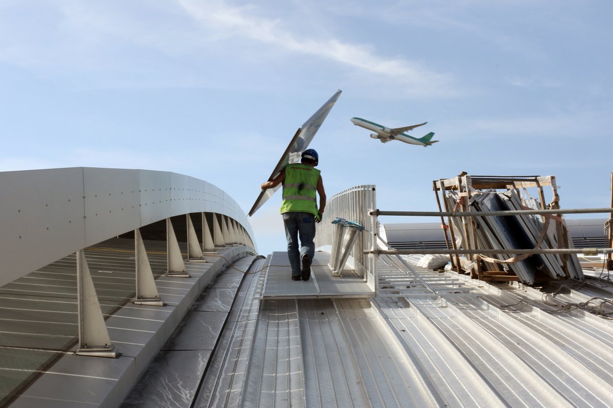 T2 is 10 years old today. At the peak of construction, more than 2,600 people worked onsite, supported by hundreds more offsite. In total, about 10,400 people worked on the project. 96.6m passengers have used T2 since it opened. ow.ly/1zWl50CpfKy #T210 #DUB80 #avgeek