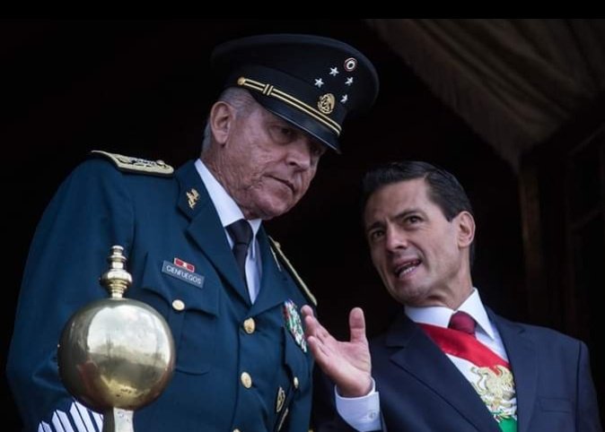 alvez_rebeca's tweet photo. #CienfuegosLibre osea!! Los gringos se equivocaron o se precipitaron??? Creo que el ex General del sexenio de peña Nieto no tiene orden de aprensión en México.. Era el secretario de la defensa nacional!! Por dios! 😮 #LeyNieto #Cienfuegos #FelizJueves #SuperAmigos #Cuatachos https://t.co/Mf9WmAxtZk