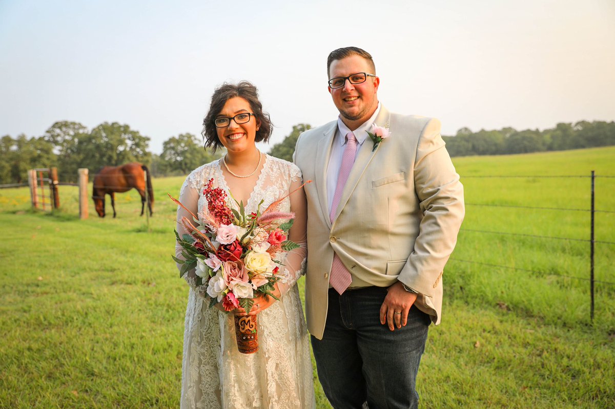 bailey_beliew's tweet photo. Here’s some of my favorite pics from when @MasonMaeker &amp; I got hitched ❤️ https://t.co/6T18hwF67Y