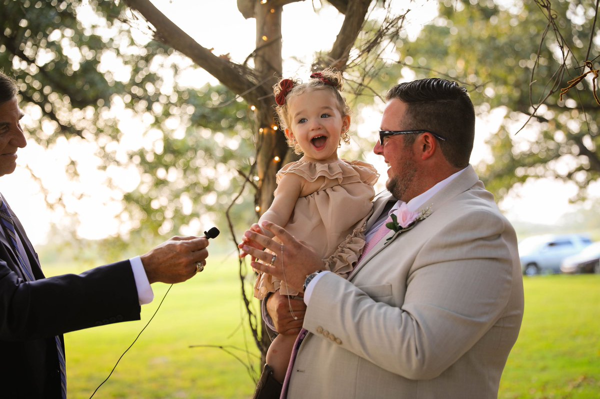 bailey_beliew's tweet photo. Here’s some of my favorite pics from when @MasonMaeker &amp; I got hitched ❤️ https://t.co/6T18hwF67Y
