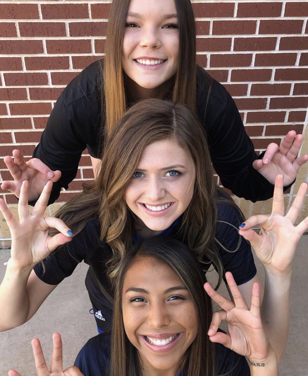 hannah_wise16's tweet photo. Senior year! https://t.co/BYJTxc3Hi5