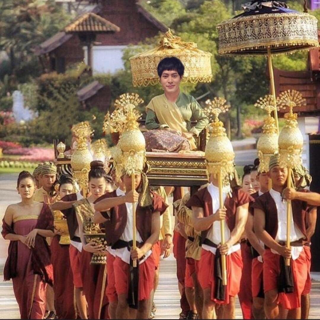 xwenfu_x's tweet photo. ใครทำ555555555 อวยยศให้เป็นพระมหาเทวีเจ้าแห่งเมืองทิพย์ และยกนาวดาวบางกอกเป็นเมืองเอกนับแต่บัดนี้สืบไป #แปลรักตอนจบ https://t.co/yfszjy5qvu
