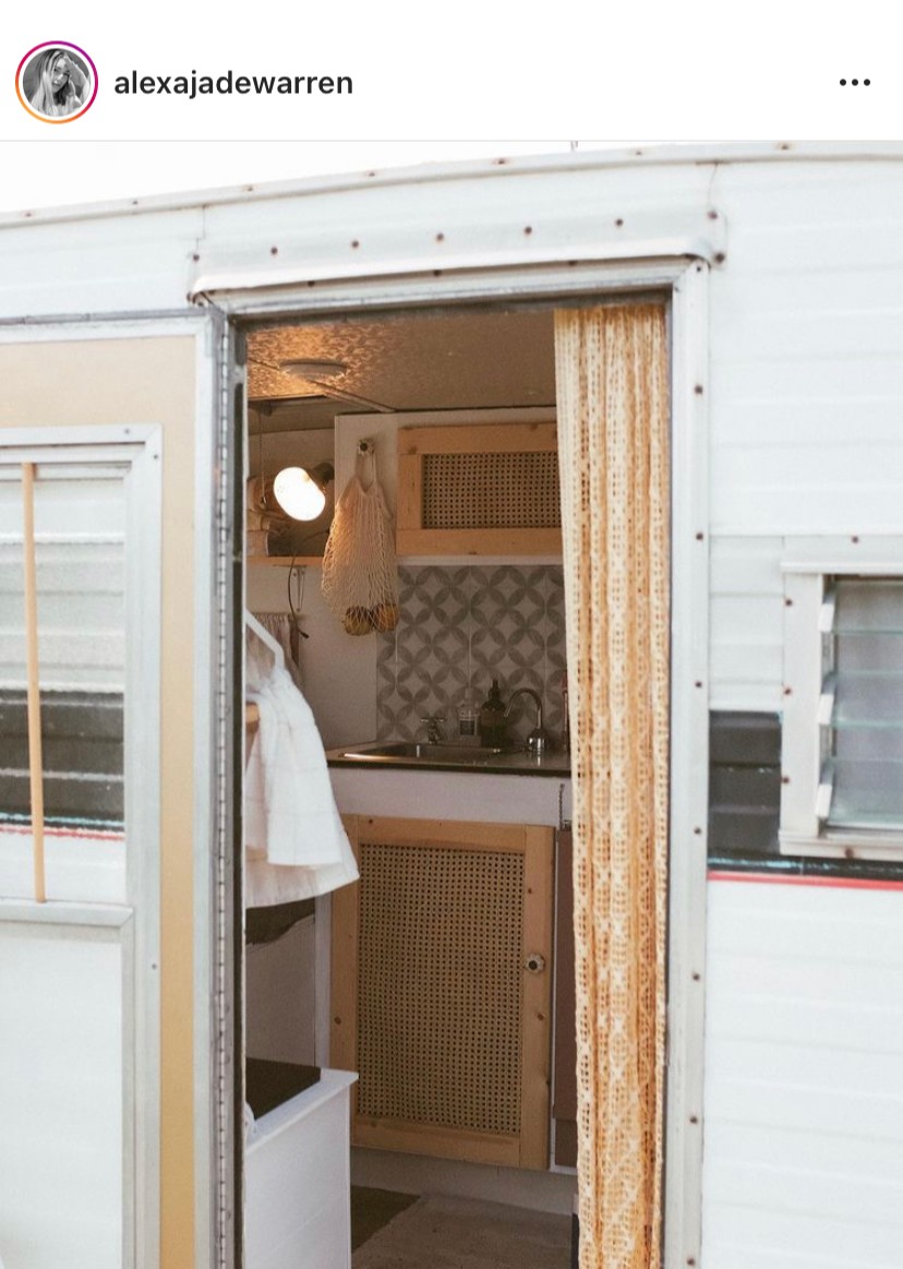 TheSmartTiles's tweet photo. #tbt
This summer, @alexajadewarren shared with us some details from their 1967 travel trailer renovation. That is so lovely, isnβt it?
#smarttiles #vintagebazzinifranco #diy #peelandsticktiles #backsplash #homeonwheels #rvinterior #rvremodel #campingcar #vanlife #campingvanlife https://t.co/2XN8QNVo0Z