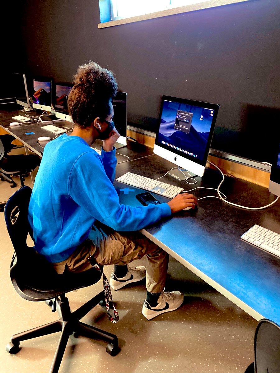 hctcdesign's tweet photo. Thanks to @mrichey125 and the infotech students for helping with the graphic design lab maintenance! #collaboration @EMSISD_CTE #hctcready https://t.co/GcXKEgser3
