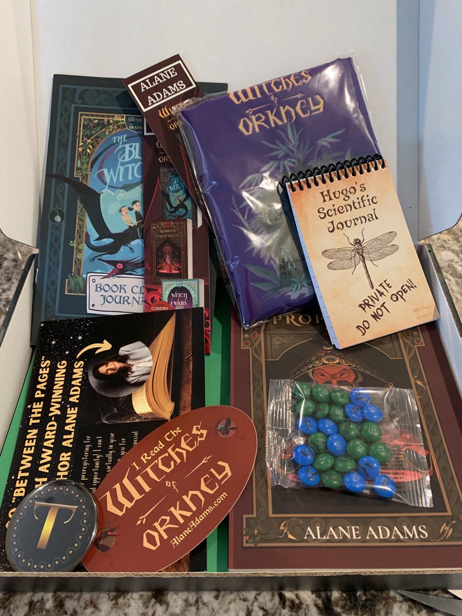 ShariBravo1's tweet photo. Thank you Alane Adams and Rise Up Foundation for the awesome box of goodies! #HMC1Proud https://t.co/xljd13rMnk