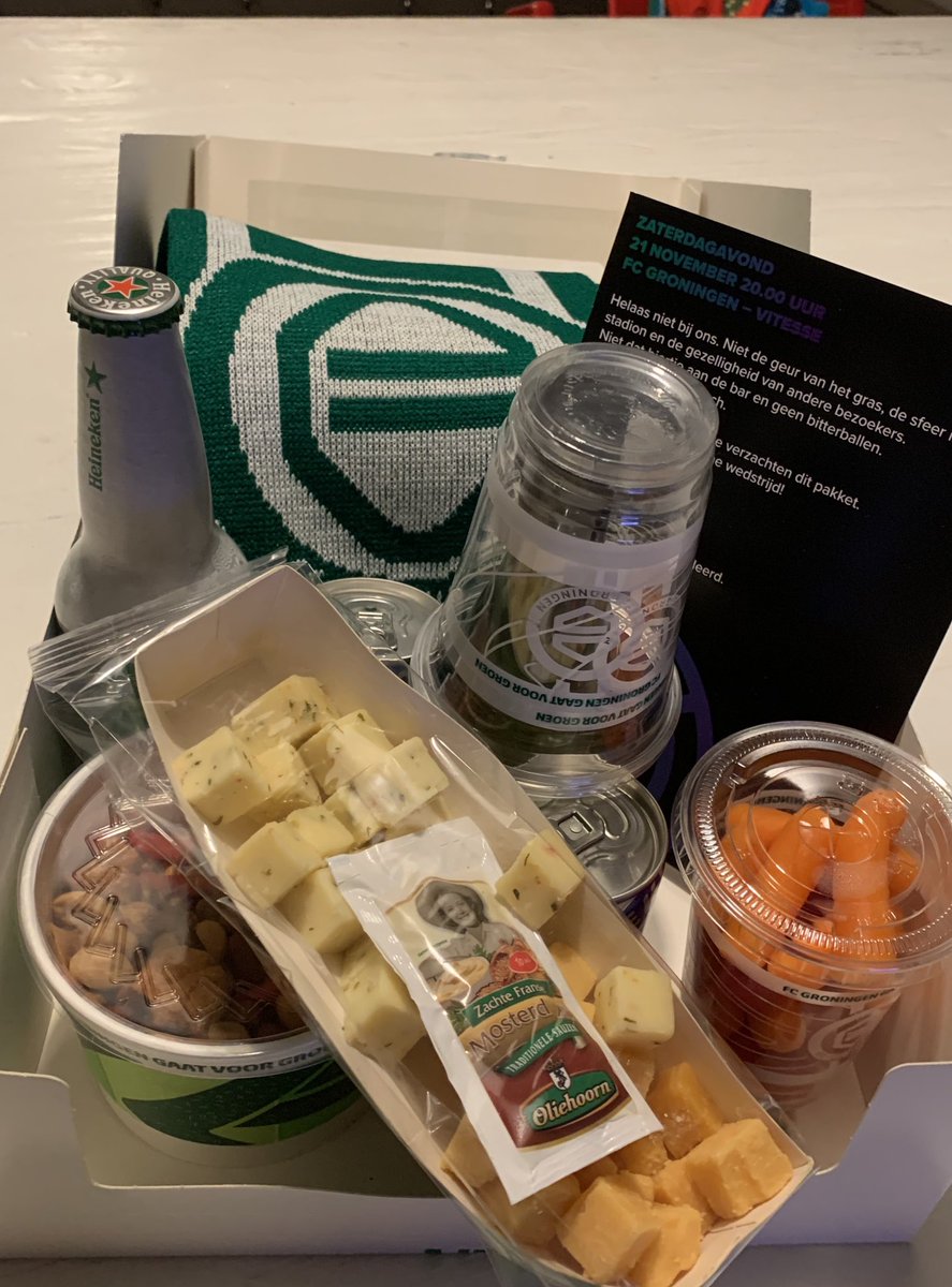 jhuisintveld's tweet photo. Super gebaar van @fcgroningen - een borrelbox voor #FCGVIT aan huis bezorgd! Ps. Volgende keer beter niet aan m’n vrouw afgeven, de nootjes waren al aangebroken voor ik thuis was😖 https://t.co/L5EsKCktBy