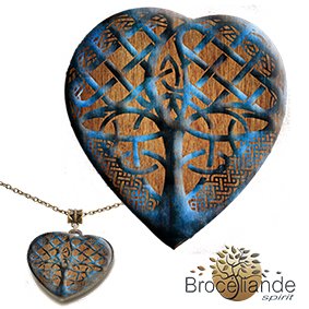 VDanielF's tweet image. blog.broceliandespirit.com
Je viens de terminer ce petit #cœur celte. Cela m'a donné l'idée de créer ce nouveau format de #bijou qui devrait être à peu près conforme à l'image. Je commence la fabrication début de semaine prochaine ;) Qu'en pensez-vous ? 
#BoutiqueBrocéliande