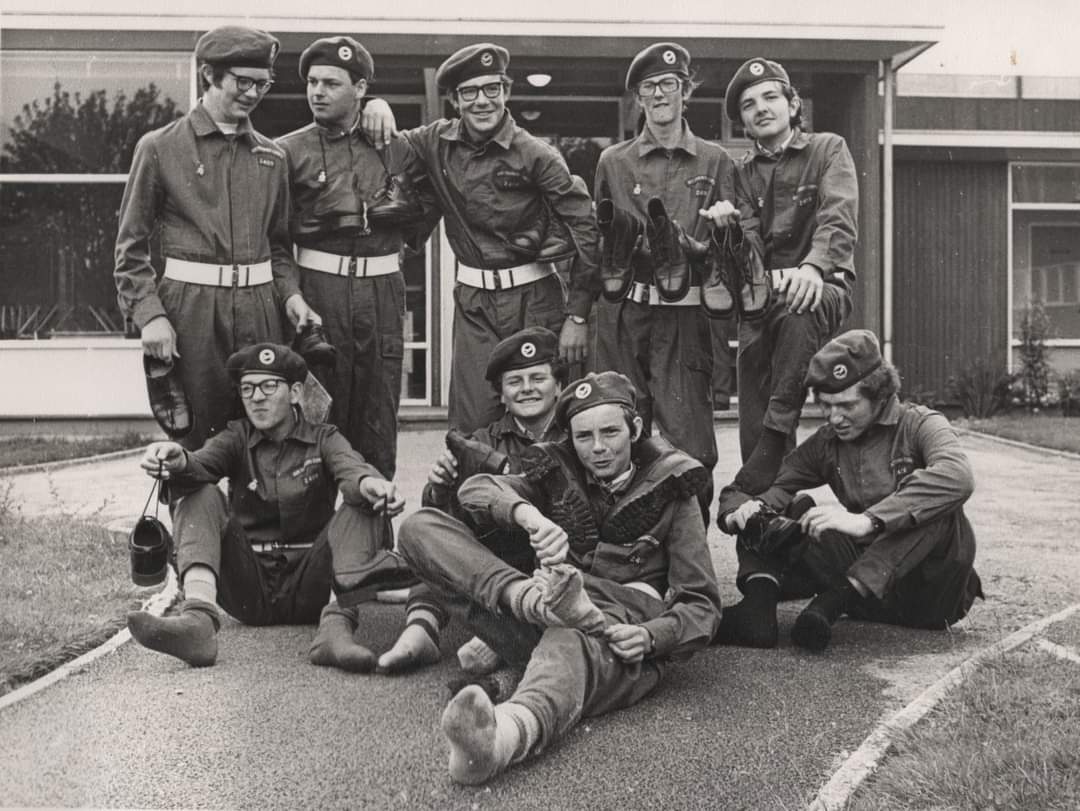 2409Sqn's tweet photo. #ThrowbackThursday sees Cadets from 2409 Sqn in July 1974 having just finished the 64 mile Ridgeway Path walk, with some seriously smelly looking socks & feet!
#smellysocks #smellyfeet #ridgewaypath #halton #wendover #rafac #whatwedo #noordinaryhobby https://t.co/s3TirM1K9J